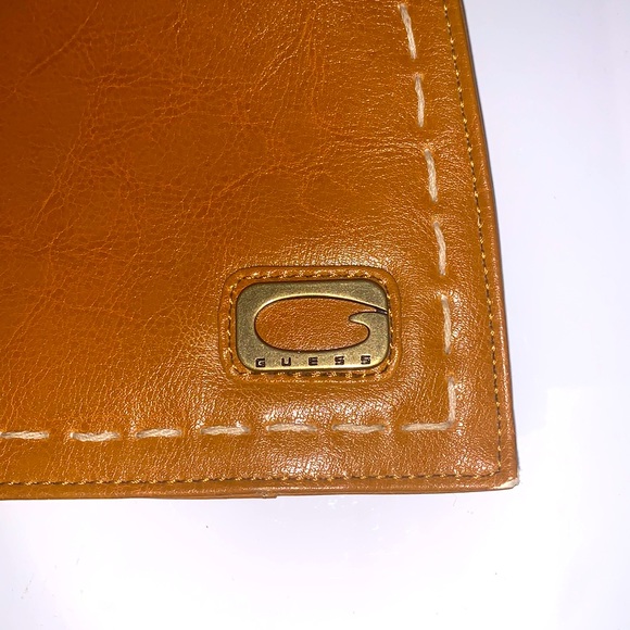 Guess purse - Picture 3 of 3